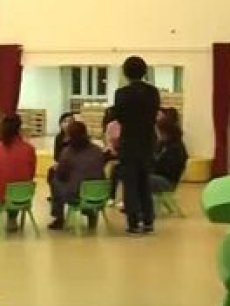 安徽公务员围殴交警:你太年轻狗官不下台 说